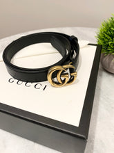 Load image into Gallery viewer, GUCCI Double G Buckle Skinny Leather Belt In Black 70/28
