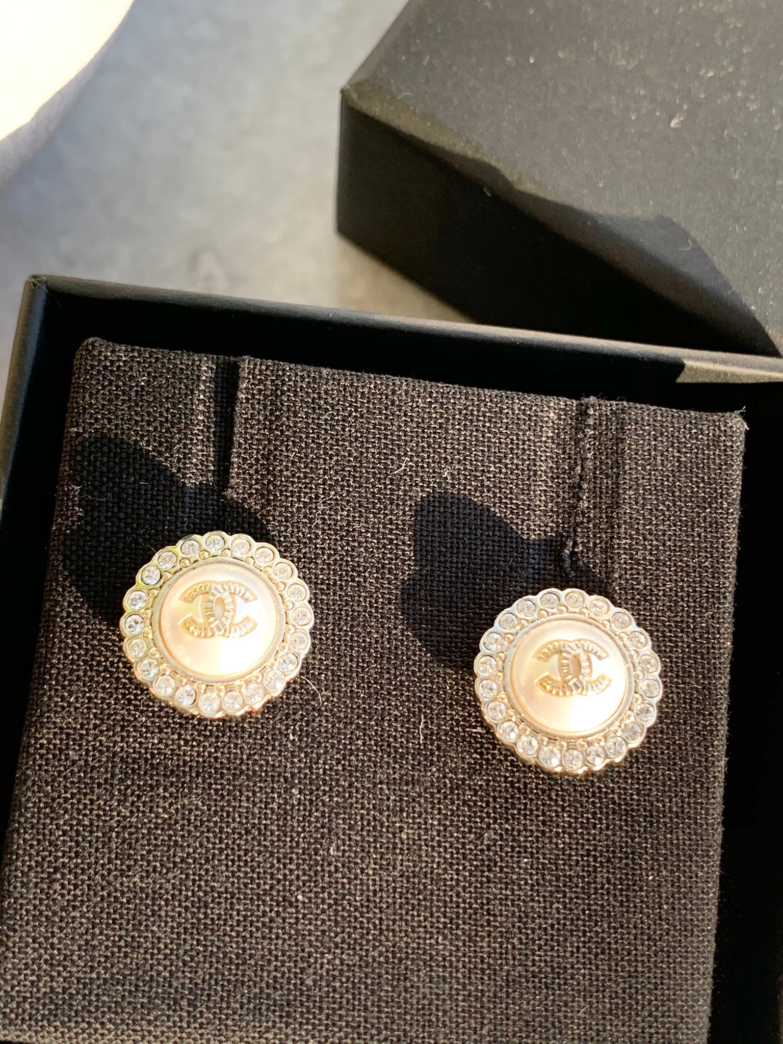 chanel pearl and crystal earrings gold