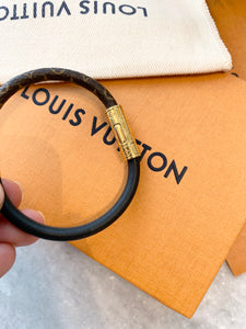 LOUIS VUITTON 2019 Monogram Daily Confidential Bracelet In Black Size 17