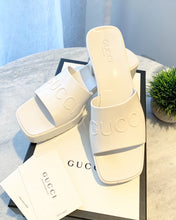 Load image into Gallery viewer, GUCCI Women&#39;s Rubber Slide Sandal - White - EU (39)
