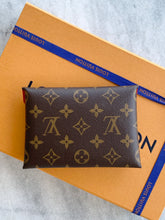 Load image into Gallery viewer, [SOLD]Louis Vuitton 2021 Pochette Kirigami Monogram Medium Pouch
