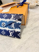 Load image into Gallery viewer, LOUIS VUITTON 2020 Monogram LIMITED EDITION Escale Medium Kirigami Pochette In Blue
