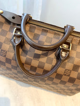 Load image into Gallery viewer, LOUIS VUITTON Damier Ebene Speedy 30 Satchel Bag
