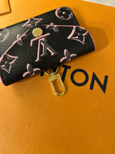 Load image into Gallery viewer, LOUIS VUITTON 2022 Felicie Strap &amp; Go Crossbody Bag In Black
