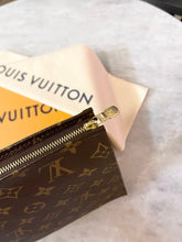 Load image into Gallery viewer, LOUIS VUITTON Monogram Toiletry Pouch 26
