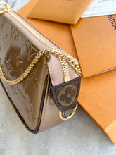 Load image into Gallery viewer, Louis Vuitton 2022 Mini Pochette Accessories Monogram Vernis Leather Chain Bag
