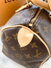 Load image into Gallery viewer, [SOLD] Louis Vuitton Speedy 25 Monogram Satchel Bag
