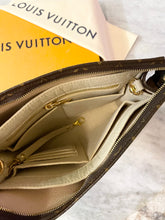 Load image into Gallery viewer, LOUIS VUITTON Monogram Toiletry Pouch 26
