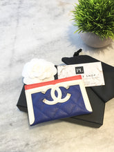 Load image into Gallery viewer, [SOLD] CHANEL 2019 Caviar Quilted Leather Filigree Card Holder In White/Blue/Red
