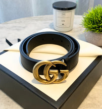 Load image into Gallery viewer, GUCCI Unisex GG Gold Buckle 1” Width Leather Belt In Black 85/34
