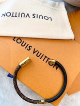 Load image into Gallery viewer, LOUIS VUITTON 2019 Monogram Daily Confidential Bracelet In Black Size 17
