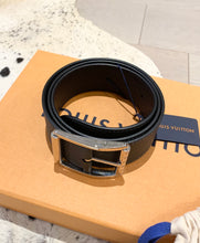 Load image into Gallery viewer, LOUIS VUITTON Men’s Reverso 40mm Reversible Belt In Black 95/38
