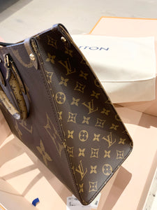 LOUIS VUITTON 2021 OnTheGo MM Monogram Reverse Tote Bag