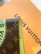 Load image into Gallery viewer, LOUIS VUITTON Monogram Villes D&#39;europe City Guide Notebook Cover
