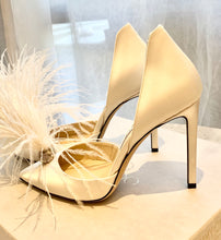 Load image into Gallery viewer, JIMMY CHOO Liz 100 Ivory Satin Pointy Toe Pumps With Crystals And Fascinator Feathers In White EU38
