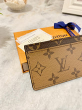 Load image into Gallery viewer, LOUIS VUITTON 2021 Monogram Reverse Canvas Card Holder
