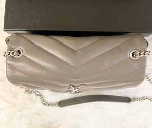 SAINT LAURENT Small Loulou Chain Shoulder Bag In Gray