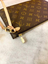 Load image into Gallery viewer, LOUIS VUITTON 2022 Neverfull GM Monogram Wristlet Pouch In Beige
